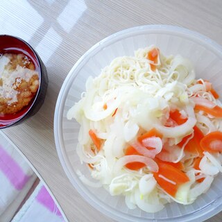 とろろと野菜の健康そうめん